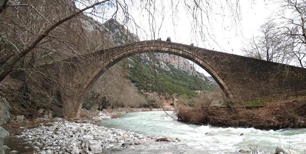 Το γεφύρι της Πόρτας ή του Αγίου-Βησσαρίωνα 2. Το γεφύρι της Πόρτας ή του Αγίου-Βησσαρίωνα 28,29,30 2.1.