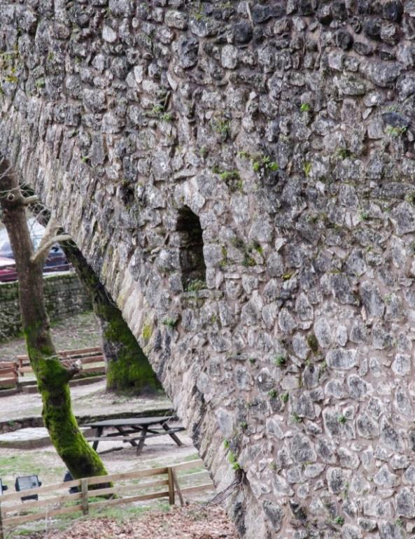 Το κονίαμα δόμησης είναι ισχυρό ασβεστοκονίαμα, που έχει ως αδρανές φυσική άμμο µε μέγιστη διάμετρο κόκκων 6mm.