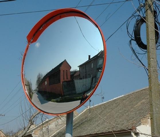 rasipanje svetlosti, u sigurnosnim sistemima jer pokrivaju veliku površinu,