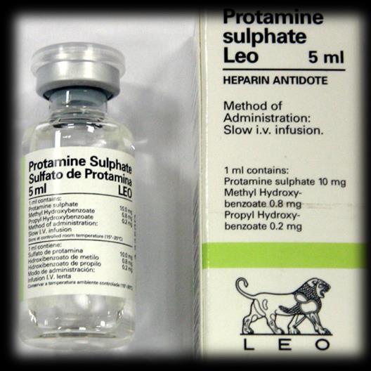 Θεϊκή πρωταμίνη αργά ενδοφλέβια < 20 mg/min και όχι περισσότερο από 50 mg σε 10 min).