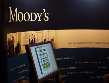 - Νέο πλήγμα για την τουρκική οικονομία: Ο Moody's υποβάθμισε σε αρνητική την προοπτική κρατικού αξιόχρεου Η οικονομία της Τουρκίας, που πασχίζει να κερδίσει ξανά την εμπιστοσύνη των επενδυτών,