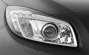 Sistem Skoda -Sistemul de faruri adaptive (AFL) a fost utilizată pentru prima dată la modelul Opel Insignia, prin intermediul acestui sistem fasciculul farurilor fiind reglat automat în funcţie de