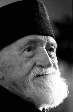 Pr. Dumitru Stăniloae: ÎnălŃarea la cer şi şederea la dreapta Tatălui ÎnălŃarea lui Hristos cu trupul la cer şi şederea Lui de-a dreapta Tatălui înseamnă ridicarea Lui ca om la treapta de supremă