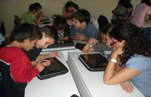 ΤΜΗΜΑ Γ2` : ραστηριότητα µε χρήση tablet pc στα πλαίσια της διαθεµατικής εργασίας του τµήµατος, µε θέµα ``ΠΟΛΙΤΙΣΜΟΣ - ΤΕΧΝΗ``.