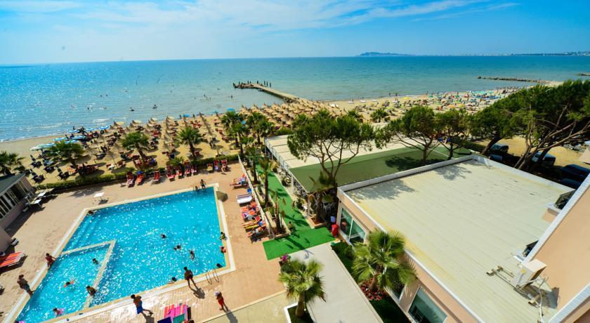 CENTROTOURS LJETO 2018 ALBANIJA DRAČ Najbolji hoteli na jednom mjestu! POLASCI SVAKOG PETKA IZ CIJELE BIH! DRAČ (al. Durrës) je najveće turističko mjesto na albanskoj obali Jadranskog mora!