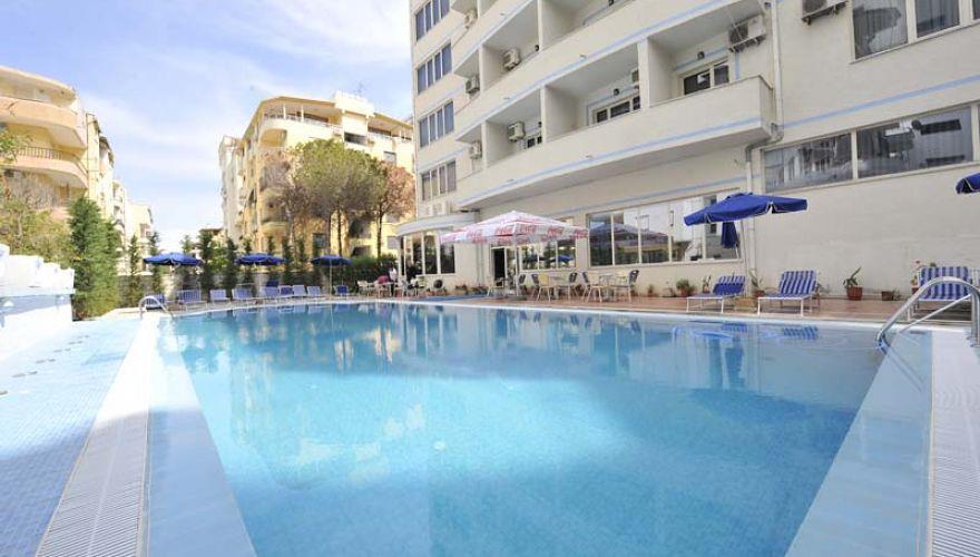 HOTEL LEONARDO 4* Renovirane sobe! All inclusive! POLOŽAJ: 100m od mora, u popularnom području Shkembi I Kavajes, 8km južno od centra Drača, 20m od stanice gradskog prijevoza.