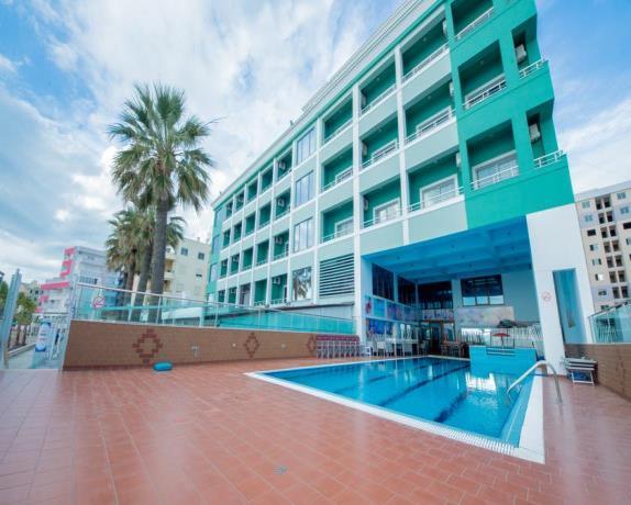 HOTEL VIVAS 4* All inclusive POLOŽAJ: Hotel je smješten tik uz