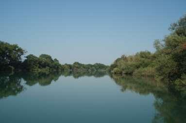 Ποταμού Αχελώου Κατάντη του Φράγματος του Στράτου», ΕΜΠ, 2010). Η λίμνη Τριχωνίδα έκτασης 97 km 2, βρίσκεται 6 km νοτιοανατολικά της πόλης του Αγρινίου.
