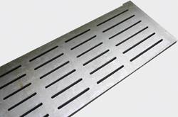 Principiul de functionare a ventilatiei este bazat pe eliminarea fortata a aerului viciat cu ajutorul ventilatoarelor si patrunderea aerului proaspat prin ferestrele laterale dotate cu clapete, pe
