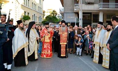 Μᾶς συγκίνησε ἰδιαιτέρως ἡ καρδιακὴ ὁμιλία στὶς γερόντισσες καὶ τοὺς ἐργαζομένους στὴ Στέγη Γερόντων.