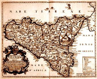 Παλιός χάρτης της Σικελίας, όπου ένα κυκλικό φίδι απεικονίζεται γύρω από την Αίτνα στον τόπο όπου βρίσκονται οι πυραμίδες.