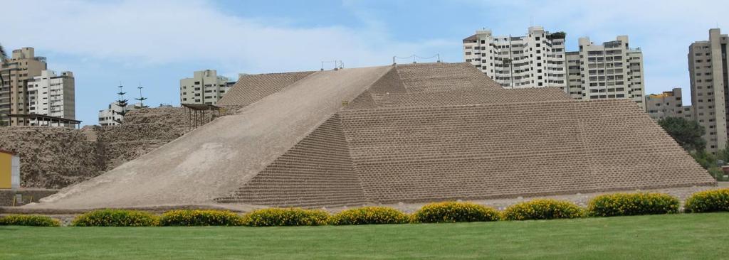 Στο παρελθόν ορισμένοι υποστήριζαν ότι η ιδέα των πυραμίδων είχε μεταφερθεί στο Νέο Κόσμο από τη Μεσοποταμία ή την Αίγυπτο.