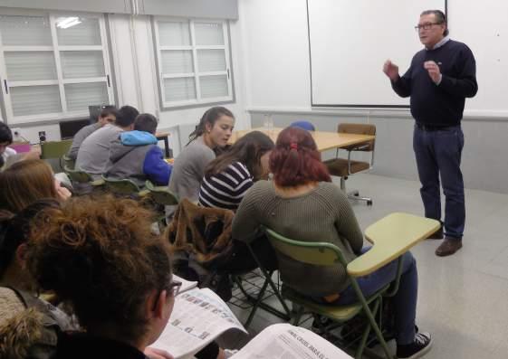 Antonio Rodríguez estivo no noso IES con motivo da Semana da Prensa para falar do funcionamento dun xornal RUBÉN LÓPEZ / QUIROGA O pasado 6 de marzo visitounos o xornalista Luís Antonio Rodríguez de