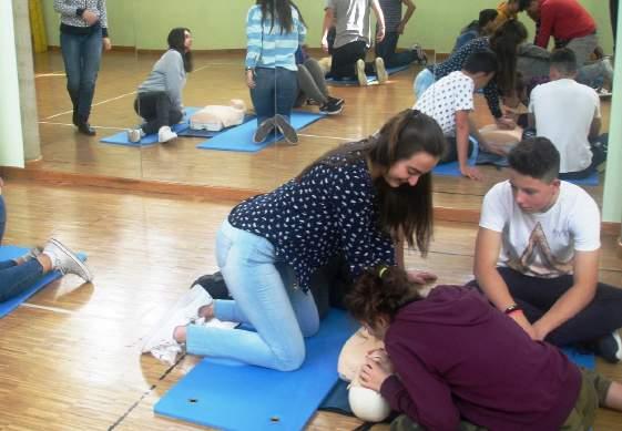 O NOSO IES 27 Maniobras que salvan vidas MANUEL ALBA / QUIROGA A finais do mes de marzo, o alumnado de 3º e 4º da ESO e 1º de BAC do IES de Quiroga recibimos formación sobre dúas manobras básicas de