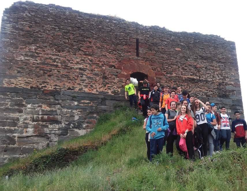 A NOSA COMARCA 7 A Ruta dos cabaleiros da Encomenda A Ruta da Encomenda, vencellada á Orde de San Xoán de Xerusalén, aínda conserva na entrada ao no castelo dos Novais a Cruz de Malta, o seu símbolo