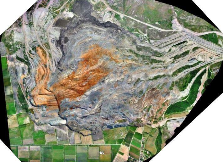 ΕΠΙΘΕΩΡΗΣΗ ΜΕΤΑΛΛΕΙΩΝ 4.5 Σημαντικότερες υποθέσεις της Επιθεώρησης Μεταλλείων το 2017 α) Κατολίσθηση Ορυχείου Πεδίου Αμυνταίου της ΔΕΗ Α.Ε. Το Ορυχείο Αμυνταίου της ΔΕΗ Α.Ε. καταλαμβάνει περίπου 60.