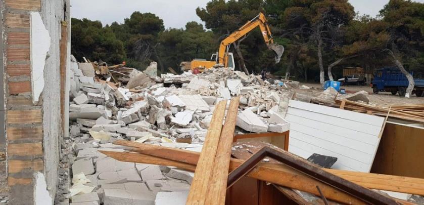 H υπηρεσία έλεγξε εντός της Ζώνης Οικιστικού Ελέγχου - Περιοχή (2.3α.7)4 για την ύπαρξη αυθαίρετων κτισμάτων κατά παράβαση των όρων και περιορισμών δόμησης, όπως αυτοί ορίζονται στο από 7-3-2005 π.δ. «Καθορισμός Ζώνης Οικιστικού Ελέγχου (Ζ.