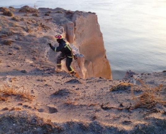 ΕΠΙΘΕΩΡΗΣΗ ΔΟΜΗΣΗΣ ΚΑΙ ΚΑΤΕΔΑΦΙΣΕΩΝ δ) Έλεγχος τουριστικών ξενοδοχειακών επιχειρήσεων στην Οία Σαντορίνης Το ΤΕΔΚ/ΣΕΝΕ διενήργησε έλεγχο σε ξενοδοχειακές μονάδες στην καλντέρα της Οίας στη Σαντορίνη,