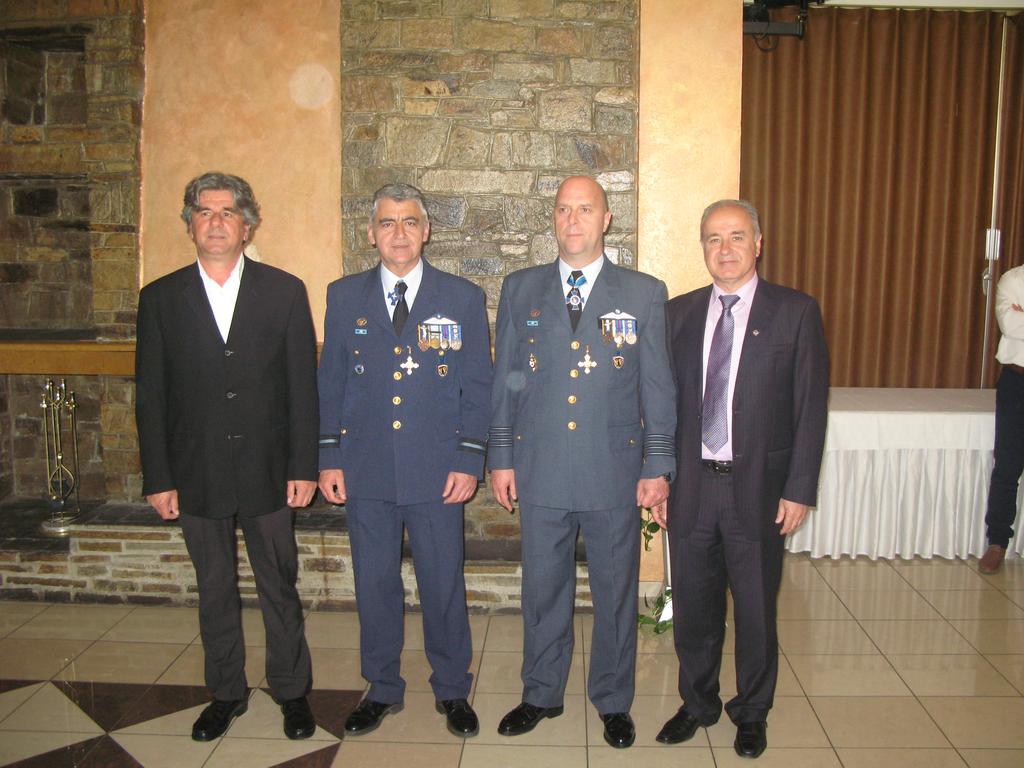 Με επισημότητα και μέσα σε κλίμα συγκίνησης έγινε χθες το πρωί στην 110 Πτέρυγα Μάχης η τελετή παράδοσης-παραλαβής της διοίκησης της μονάδας.