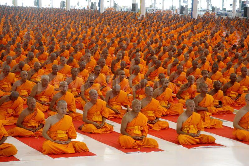 Οι βουδιστές: Οιβουδιστέςαπέχουναπότοαλκοόλ. Οι Κινέζοι μαχαγιανιστές βουδιστές αντιδρούν στην κατανάλωση.