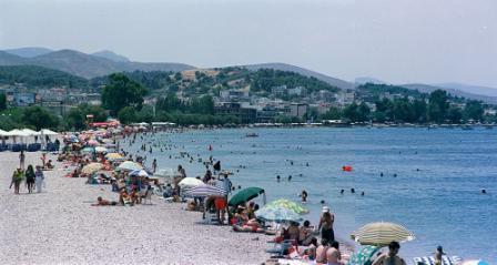 υνεχίηουμε για τθν Παραλία Αντίκυρασ όπου και παραμονι για μπάνιο και μεςθμεριανό φαγθτό.
