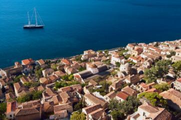 περπατιςουμε ςτα Άνω Σρίκαλα όπου και θ πατρογονικι εςτία του Αγίου