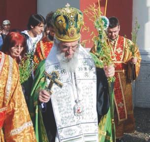 ЛАЗАРЕВА СУБОТА У САБОРНОМ ХРАМУ На дан Лазареве Суботе Врбице, више стотина крагујевчана заједно са својом децом, окупило се у