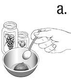 4 Βάλτε 1-2 κουταλάκια του γλυκού τροφής σε ένα μικρό δοχείο (εικόνα a).