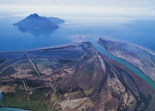 της μεγάλης κλίσης των εδαφών, της καταστροφής της δασοκάλυψης από τις πυρκαγιές και του είδους των πετρωμάτων της οροσειράς της Πίνδου (φλύσχης - σχετικά μαλακά πετρώματα).