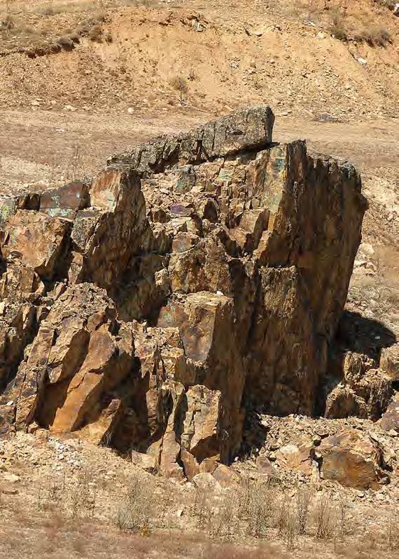 Skouries Metalliferous slag on the surface, copper and gold down below Ore from Skouries is unique among the porphyry 29 deposits of the Balkans and Europe in general.