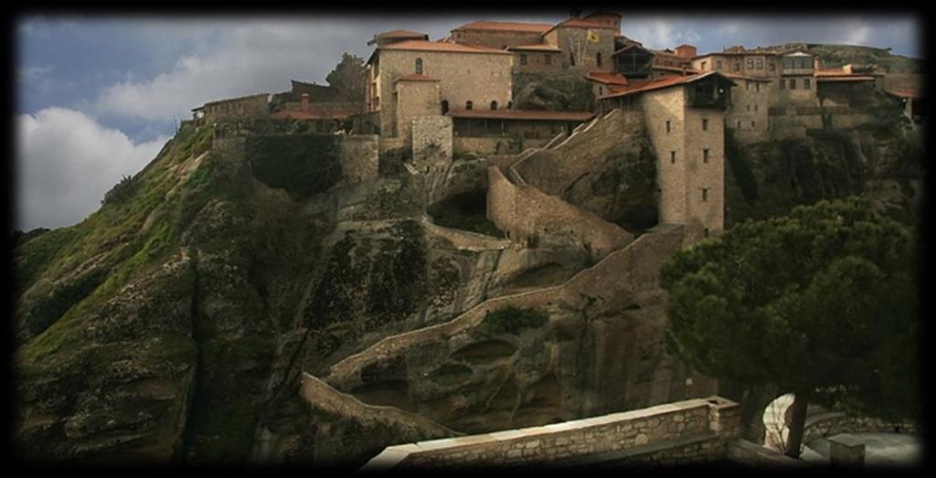 Ιστορικά στοιχεία. Το μοναστήρι, που είναι σκαρφαλωμένο πάνω σε επιβλητικό βράχο, είναι το παλαιότερο, το μεγαλύτερο και το πιο σπουδαίο από τα σωζόμενα μέχρι σήμερα μοναστήρια των Μετεώρων.