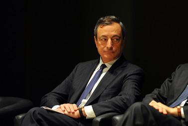 - Ντράγκι: Οι τράπεζες πρέπει να αντιμετωπίσουν γρήγορα το πρόβλημα της χαμηλής κερδοφορίας τους Η ικανότητα του τραπεζικού τομέα να υποστηρίξει πλήρως την ανάκαμψη της οικονομίας της Ευρωζώνης