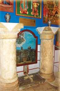 Tot aici au fost înmormîntaţi păstorii, de semenea în acest loc se mai odihnesc moaştele creştinilor