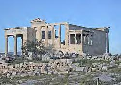 Εσωτερικά ο ναός ήταν χωρισμένος σε δύο μέρη. Το ανατολικό μέρος προς την πρόσοψη ήταν της Αθηνάς, το άλλο του Ποσειδώνα.