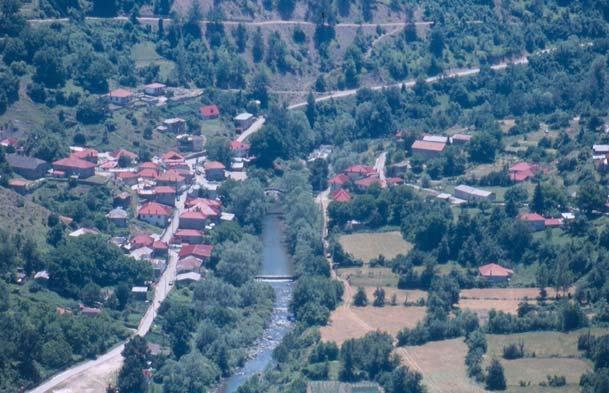 Τα κυριότερα ζητούµενα για την οικονοµική & κοινωνική ευηµερία Έλλειψη βασικών υποδοµών ανεπαρκές οδικό δίκτυο έλλειψη