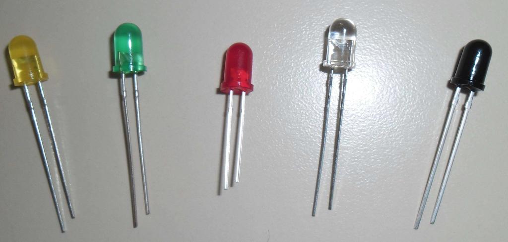 Tipovi dioda LE diode Diode Standardne LE diode u okruglim kućištima prečnika 5 mm: Direktna polarizacija Inverzna polarizacija Uticaj temperature