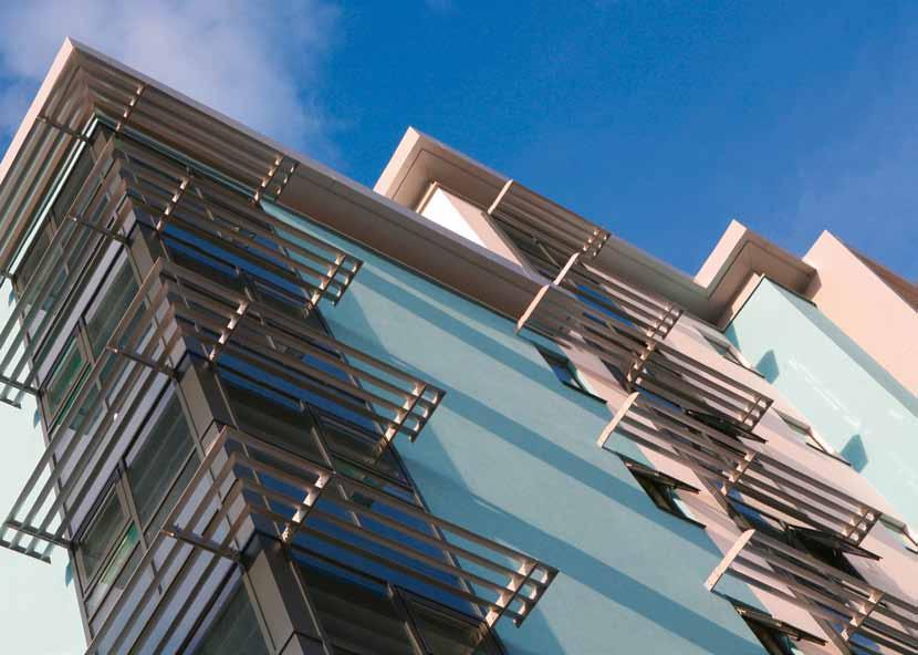 Renovare mai uşoară Realizarea peretelui cortină de exterior: proiect de renovare pentru obţinerea unor proprietăţi termice mai bune ale clădirii, cu izolare La proiectele unde faţada originală nu