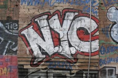 τοίχους μιας στάσης. Για το λόγο αυτό θα φτιάξουμε όλοι μαζί ένα γκράφιτι.
