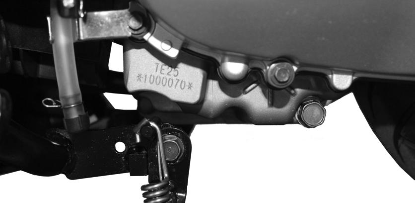 ΑΡΙΘΜΟΣ ΚΙΝΗΤΗΡΑ Ο αριθμός κινητήρα είναι χαραγμένος στο αριστερό κάρτερ όπως φαίνεται στην παρακάτω εικόνα.