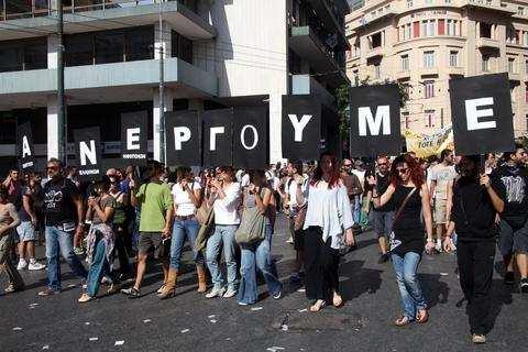 3 τάξεις του. Είναι, βέβαια, δύσκολο κανείς να πάει κόντρα στο ρεύµα σήµερα και να µην στηρίζει τον ΣΥΡΙΖΑ. Αυτό το κατανοούµε, ό- πως επίσης κατανοούµε και τον εισοδισµό στις τάξεις του.