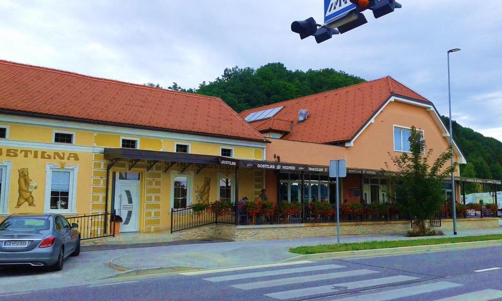 mag. Andreja Tkalec Priimki in hišna imena v krajevni skupnosti Škofja vas Že vrsto let se ukvarjam z etimologijo, to je vedo, ki preučuje izvor besed.