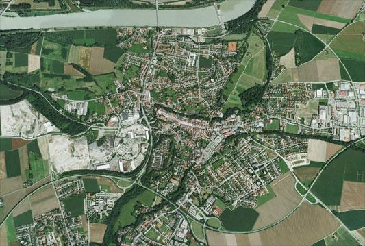 84524 Neuoetting in Altoetting (περιφέρεια) πληθυσμός 8.476 έκταση 36,60 Km² πινακίδα AÖ Url http://www.neuoetting.