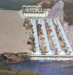 Θαλάσσια ενέργεια Η θαλάσσια (ωκεάνια, πελαγική) ενέργεια υπάρχει σε διάφορες µορφές στις θάλασσες και