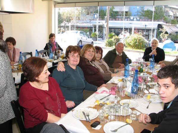 Πρέπει λοιπόν όλοι οι Βασιλειωνοικούσοι ανεξάρτητα της ηλικίας μας αρκεί να μπορούμε να κυκλοφορήσουμε να δίνουμε το παρόν μας, που δίνει χαρά στο Δ.