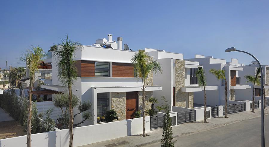 Mesoyios Park Residences DESCRIPTION ΠΕΡΙΓΡΑΦΗ 200 meters from the Beach 200 μέτρα από την θάλασσα Individually Designed Homes With Optional Private Pools Διαφορετικός σχεδιασμός ανεξάρτητων