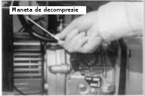 In momentul pornirii aceasta va reveni automat în pozitia initiala. Trageti repede de sfoara de pornie cu ambele mâini.