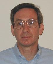 În figură (wikipedia) se sugerază efectul filtrului asupra unui semnal afectat, aditiv, de un zgomot alb, gaussian (AWGN).
