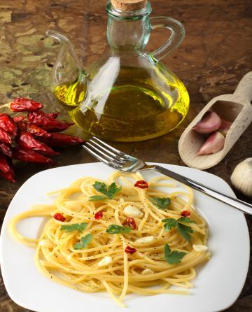 Cretan Salad Cretan rusks, tomato, pepper, 4,59 c green onion, parsley, oregano and olive oil.