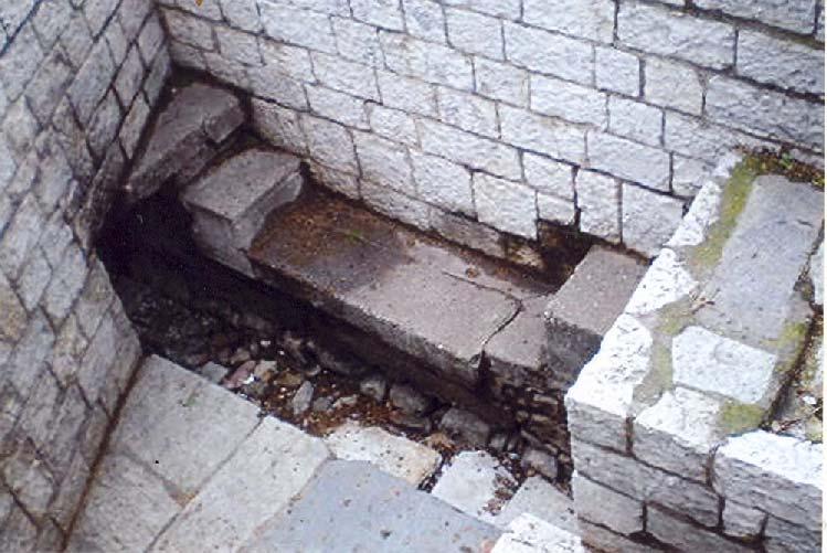 Πηγή Κεφαλόβρυσου Στην πλατεία Κεφαλόβρυσου, κάτω από τα ψηλά πλατάνια, απέναντι από τον λόφο της Δεξαμενής υπάρχει η