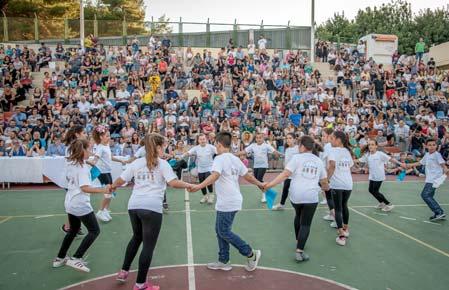 22 ATTIKO BHMA αθλητισμός ΕΙΔΗΣΕΙΣ n ΔΗΜΟΣ ΗΡΑΚΛΕΙΟΥ Χιλιάδες παιδιά και ακόμα περισσότεροι επισκέπτες στην φετινή 28η Γυμναστράδα Πολιτιστικό & Αθλητικό αντάμωμα ΙΛΙΑ «Βασίλης Κουκουβίνος» 2018